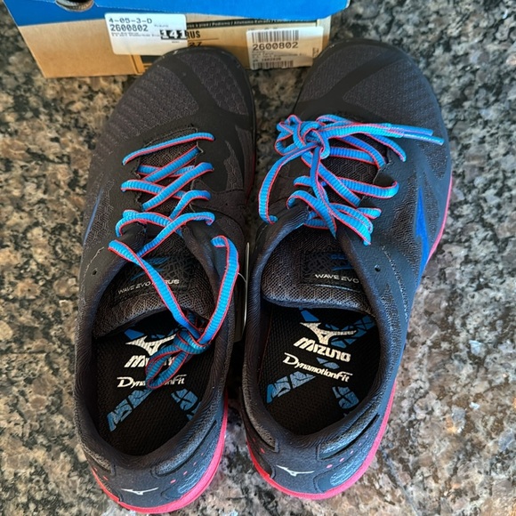 Mizuno wave evo ferus NIB 9.5 - Picture 9 of 9